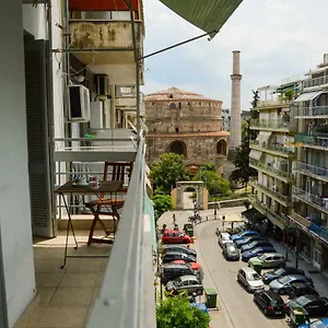 An For 2-4 Friends. , Thessalonique Grèce